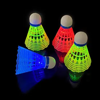 Воланы с led подсветка, цветни воланы за бадминтон с led осветление, комплект от 6 топки от пяна пластмаса за вътрешно/външно използване за деца